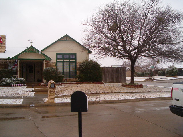 618x457 pixels (105K)