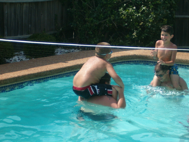 618x457 pixels (165K)