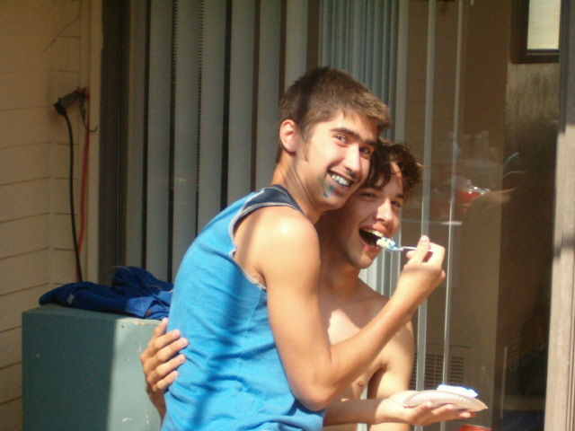 618x457 pixels (153K)