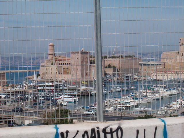 618x457 pixels (129K)