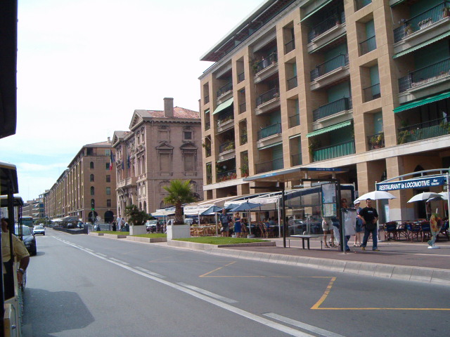 618x457 pixels (118K)