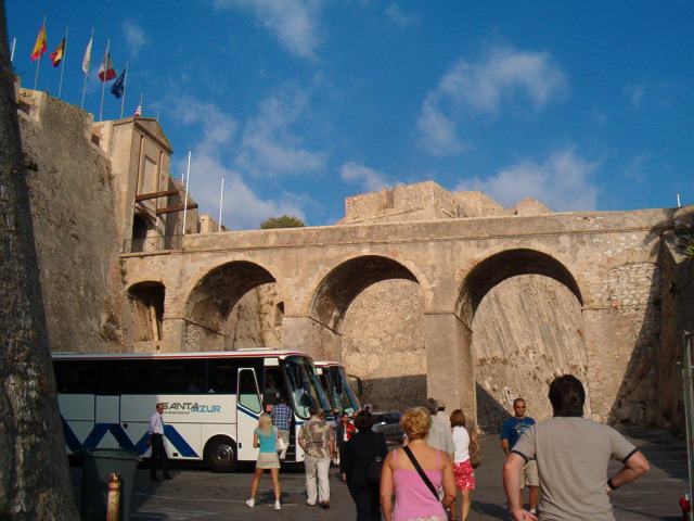 618x457 pixels (124K)