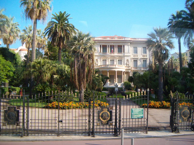 618x457 pixels (125K)