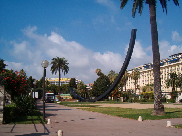 618x457 pixels (118K)