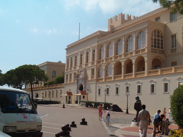 618x457 pixels (116K)