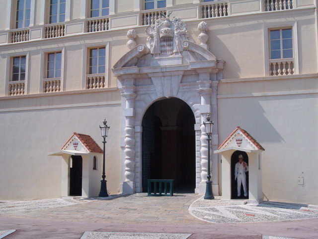 618x457 pixels (117K)