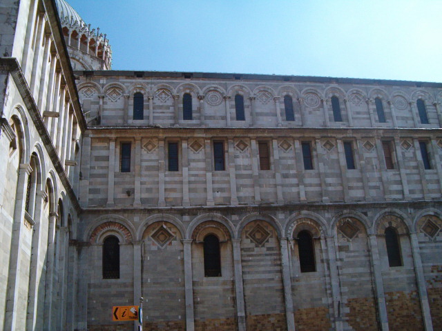 618x457 pixels (118K)