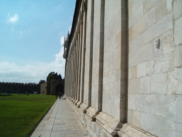 618x457 pixels (105K)