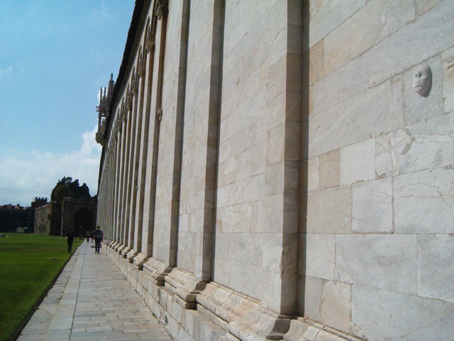 618x457 pixels (105K)