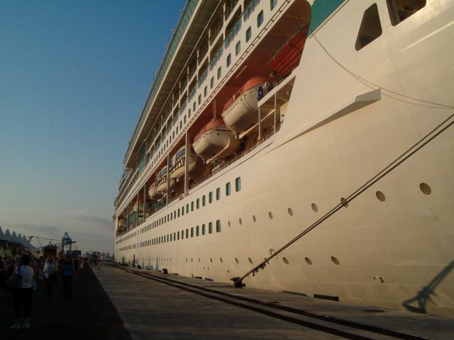 618x457 pixels (105K)