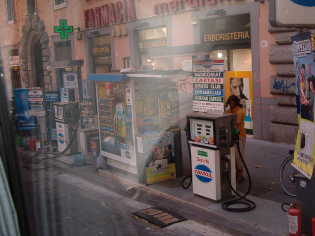 618x457 pixels (128K)