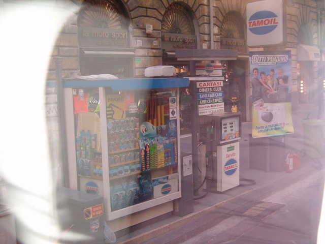 618x457 pixels (125K)