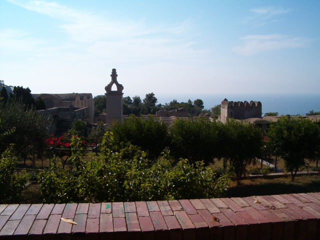 618x457 pixels (125K)