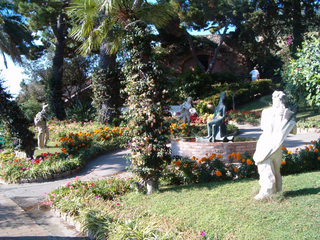 618x457 pixels (129K)