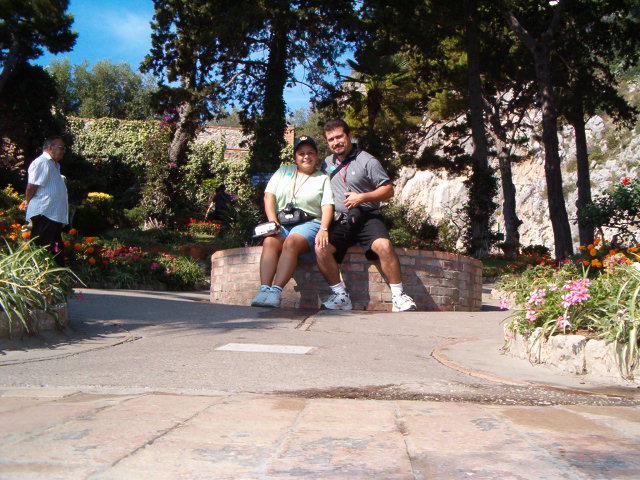 618x457 pixels (129K)