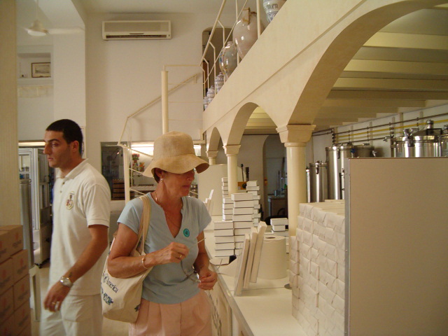 618x457 pixels (113K)