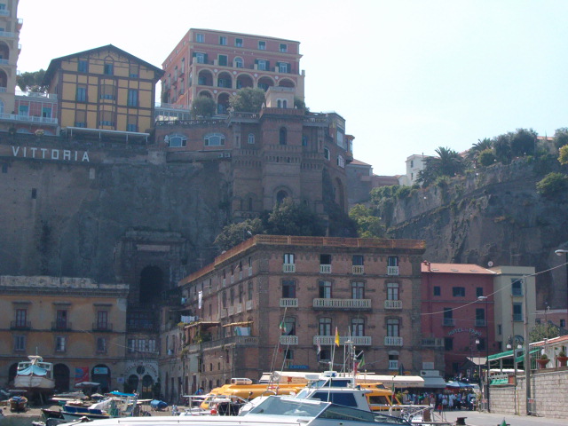 618x457 pixels (123K)