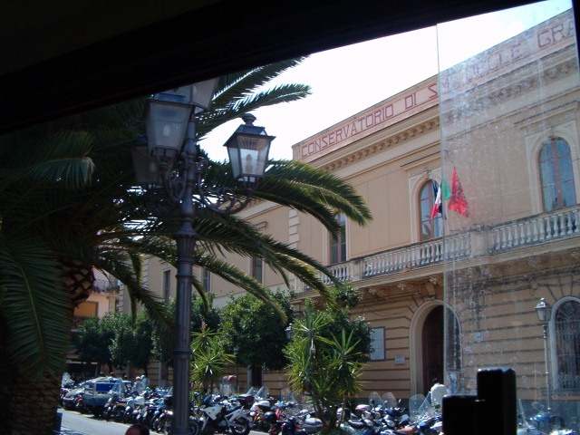 618x457 pixels (126K)