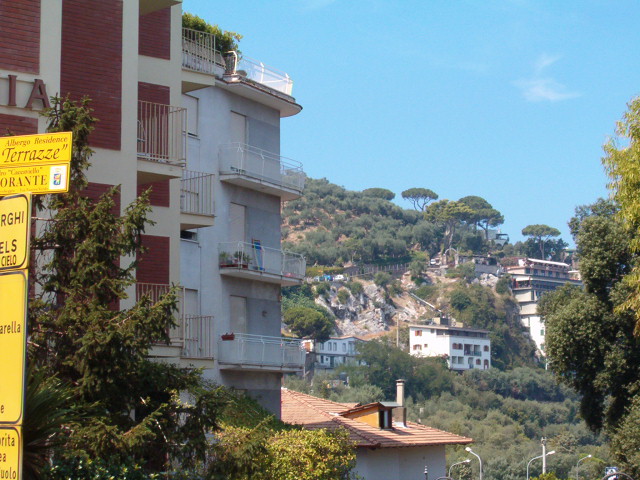 618x457 pixels (129K)