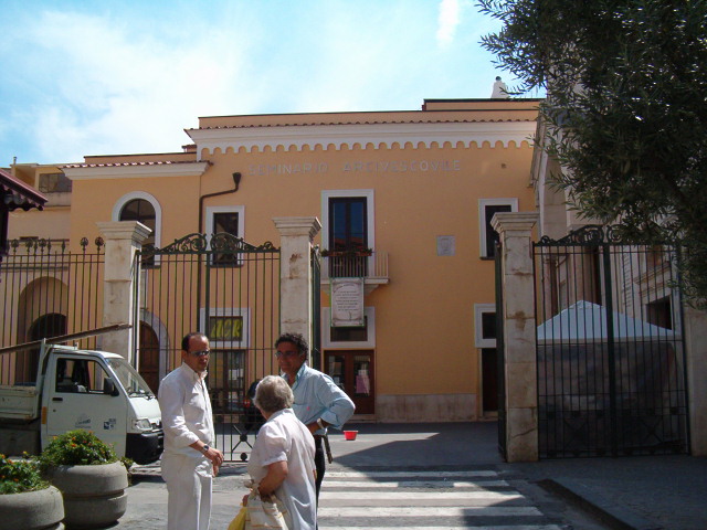 618x457 pixels (115K)