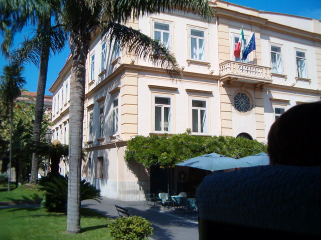 618x457 pixels (124K)