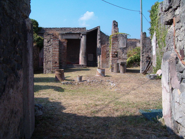 618x457 pixels (114K)