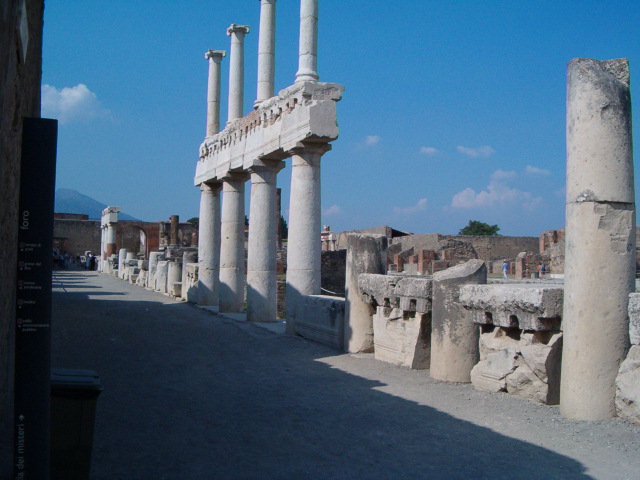 618x457 pixels (113K)