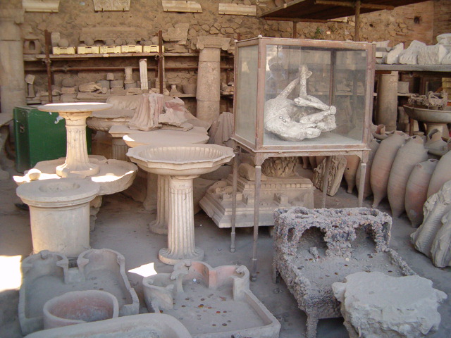 618x457 pixels (130K)