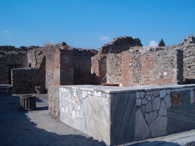 618x457 pixels (117K)