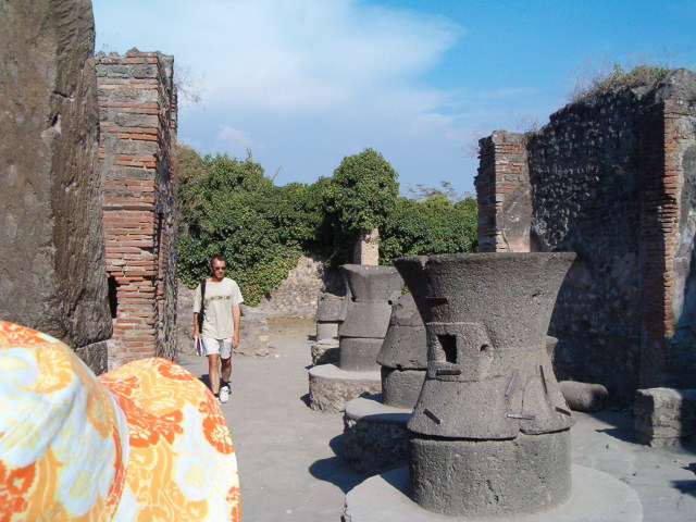 618x457 pixels (118K)