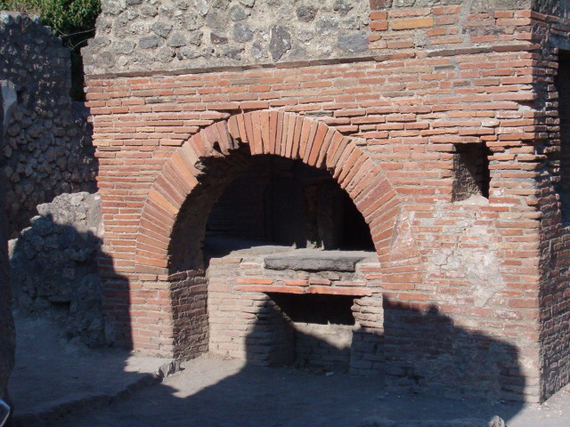 618x457 pixels (130K)