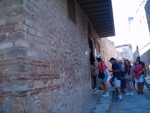 618x457 pixels (121K)