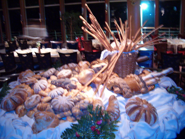 618x457 pixels (136K)