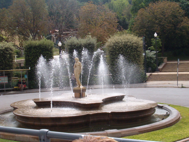 618x457 pixels (135K)