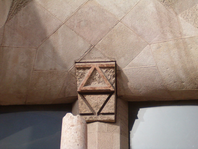 618x457 pixels (113K)