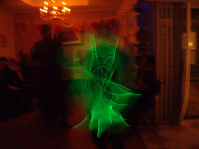 618x457 pixels (99K)