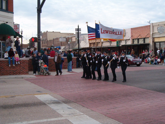 618x457 pixels (127K)