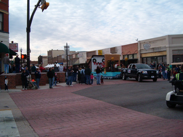 618x457 pixels (125K)