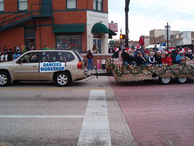 618x457 pixels (127K)