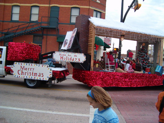 618x457 pixels (135K)