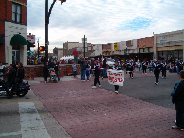 618x457 pixels (125K)