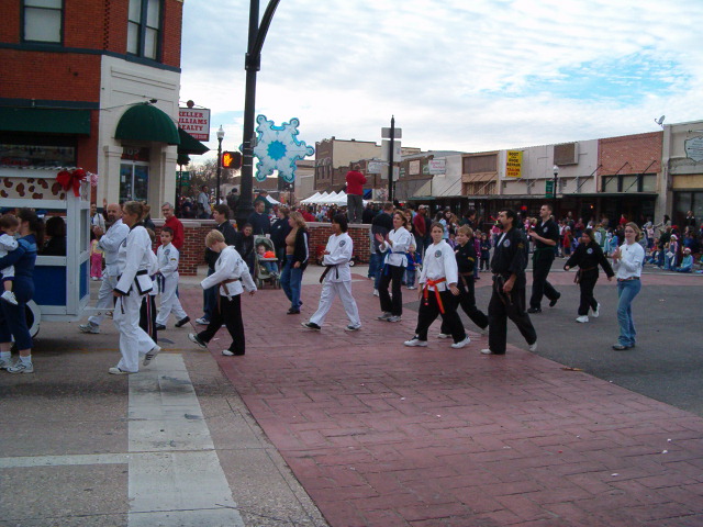 618x457 pixels (129K)