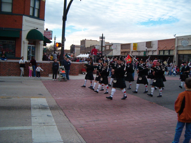 618x457 pixels (128K)