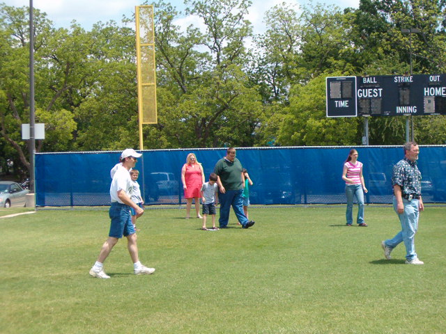 618x457 pixels (129K)