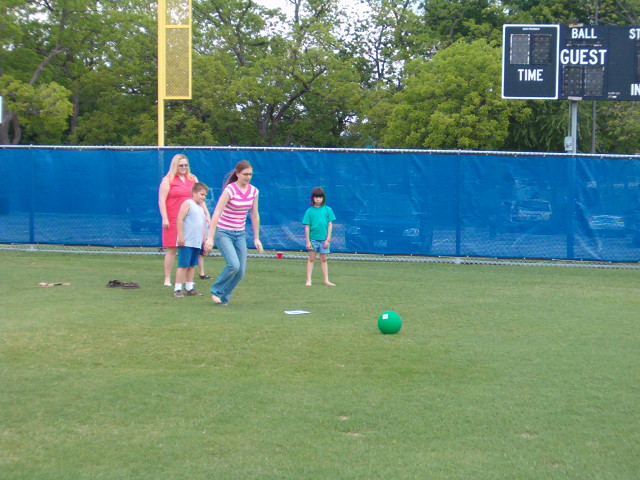 618x457 pixels (125K)