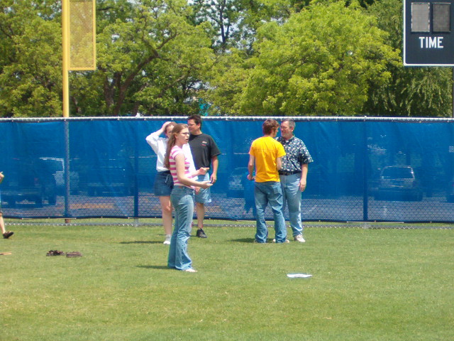 618x457 pixels (585K)