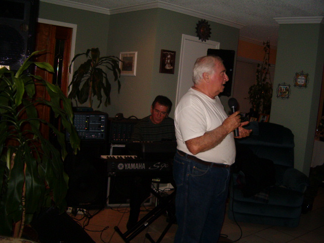 618x457 pixels (125K)