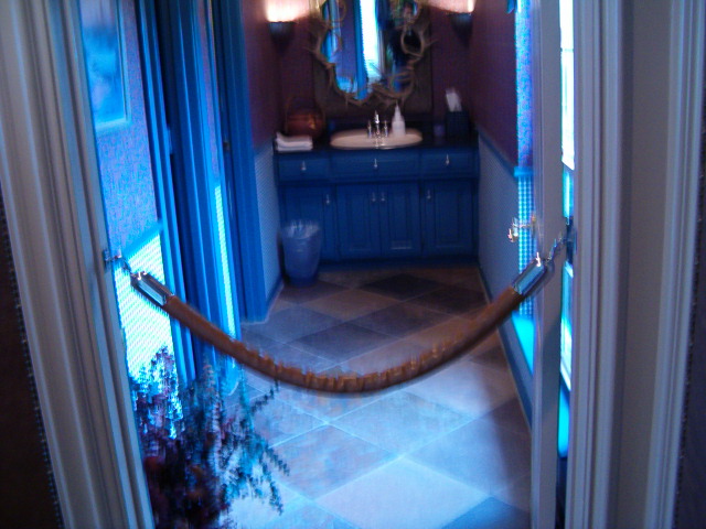 618x457 pixels (115K)