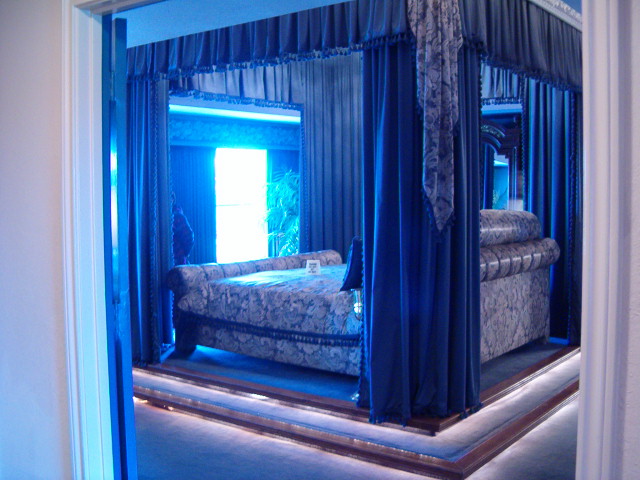 618x457 pixels (115K)