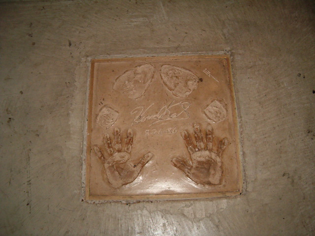 618x457 pixels (114K)